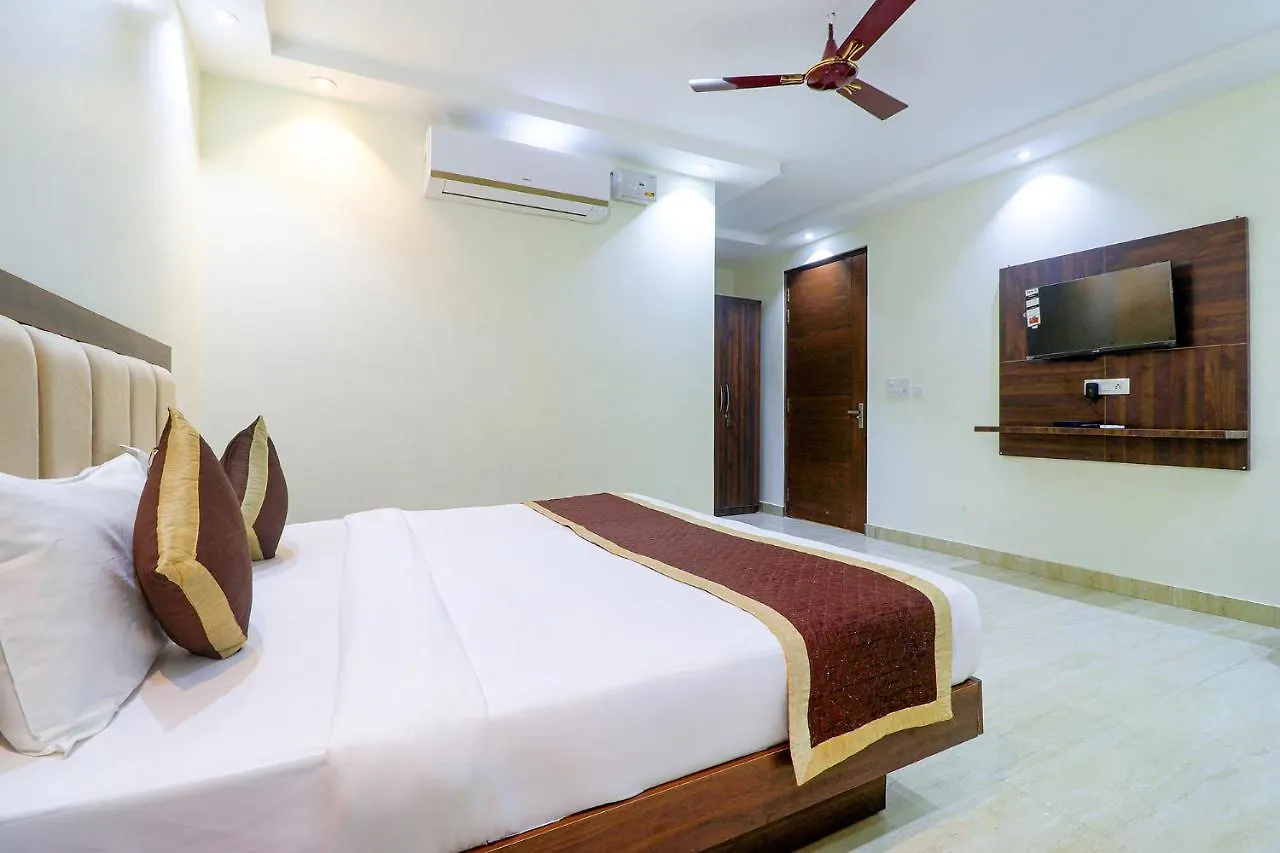 *** Hotel Fabhotel The Premium Suits Delhi  India