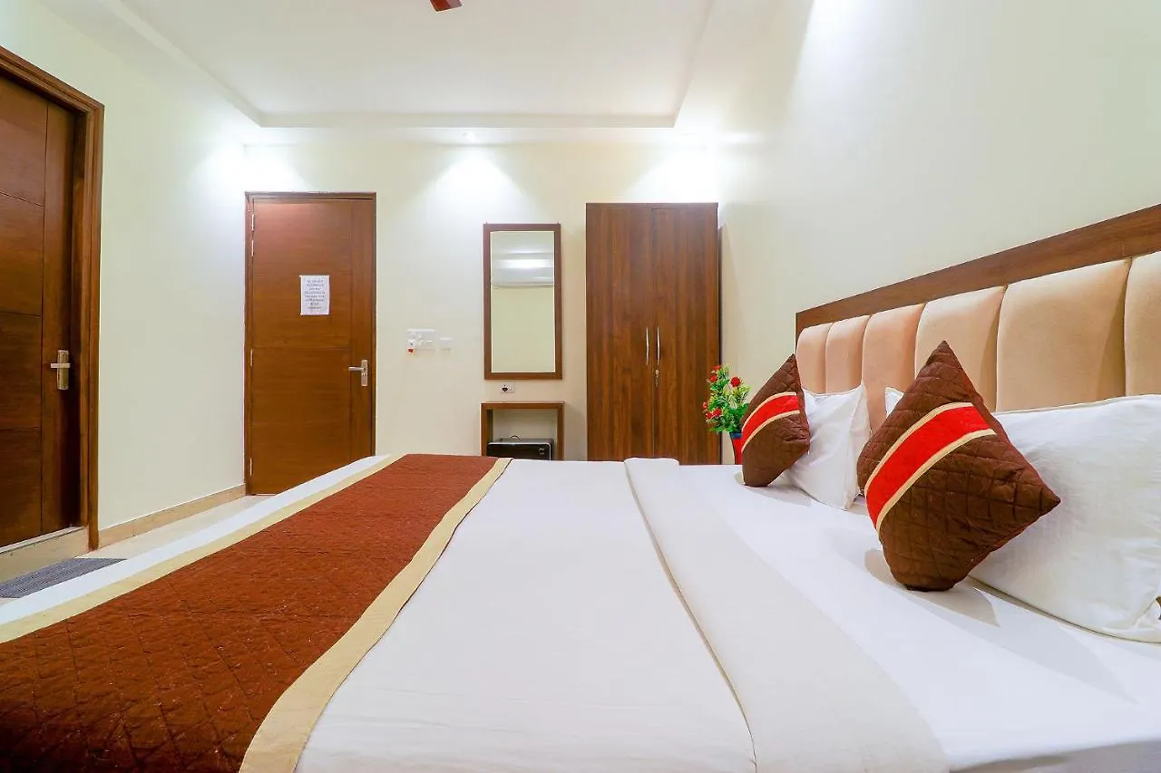 Hotel Fabhotel The Premium Suits Delhi