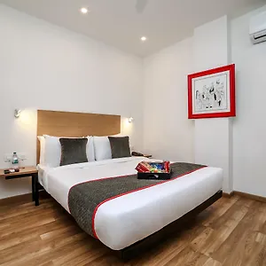 Hotel Oyo Townhouse 80 Meera Bagh, Delhi (National Capital Territory of India)